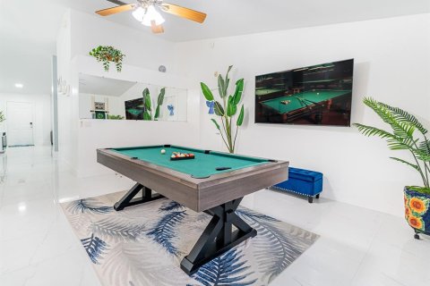 Casa en venta en Brandon, Florida, 5 dormitorios, 219.25 m2 № 1903486 - foto 25