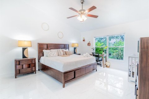 Casa en venta en Brandon, Florida, 5 dormitorios, 219.25 m2 № 1903486 - foto 14