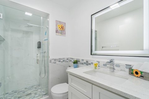 Casa en venta en Brandon, Florida, 5 dormitorios, 219.25 m2 № 1903486 - foto 19