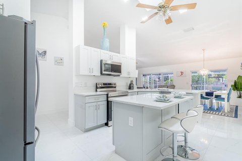 Casa en venta en Brandon, Florida, 5 dormitorios, 219.25 m2 № 1903486 - foto 8