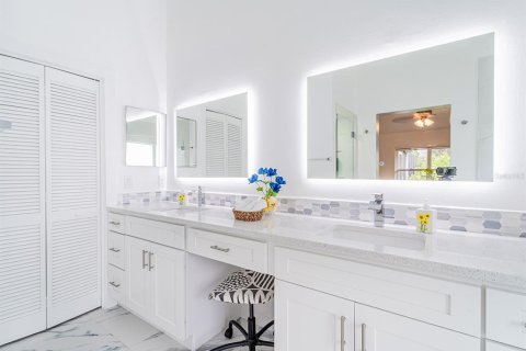 Casa en venta en Brandon, Florida, 5 dormitorios, 219.25 m2 № 1903486 - foto 23