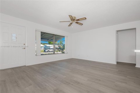 Casa en venta en Pompano Beach, Florida, 2 dormitorios, 96.06 m2 № 2016445 - foto 5
