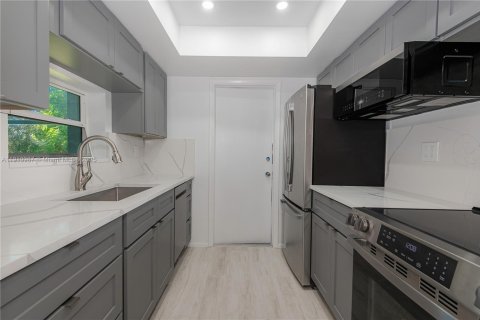 Casa en venta en Pompano Beach, Florida, 2 dormitorios, 96.06 m2 № 2016445 - foto 11