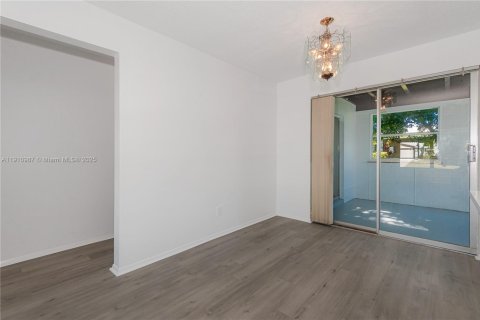 Casa en venta en Pompano Beach, Florida, 2 dormitorios, 96.06 m2 № 2016445 - foto 8