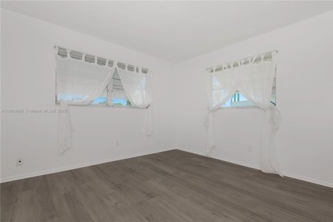 Casa en venta en Pompano Beach, Florida, 2 dormitorios, 96.06 m2 № 2016445 - foto 13