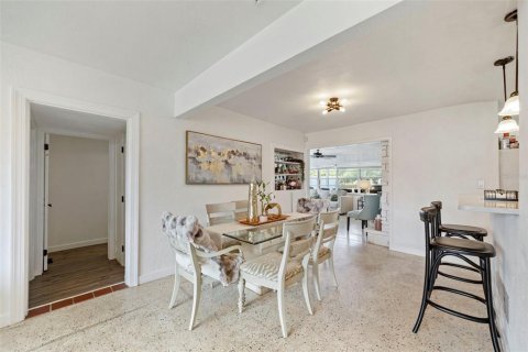 House in Tampa, Florida 4 bedrooms, 148.83 sq.m. № 1845395 - photo 7