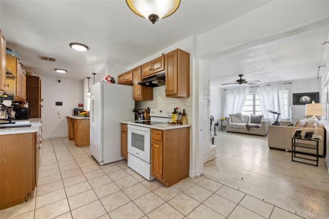 House in Tampa, Florida 4 bedrooms, 148.83 sq.m. № 1845395 - photo 15