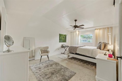 House in Tampa, Florida 4 bedrooms, 148.83 sq.m. № 1845395 - photo 16