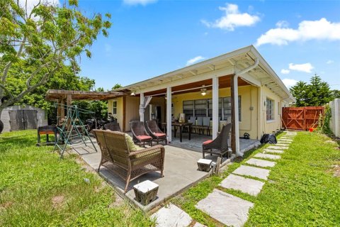 House in Tampa, Florida 4 bedrooms, 148.83 sq.m. № 1845395 - photo 30