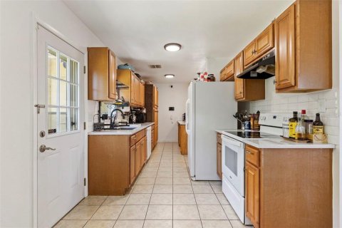 House in Tampa, Florida 4 bedrooms, 148.83 sq.m. № 1845395 - photo 14