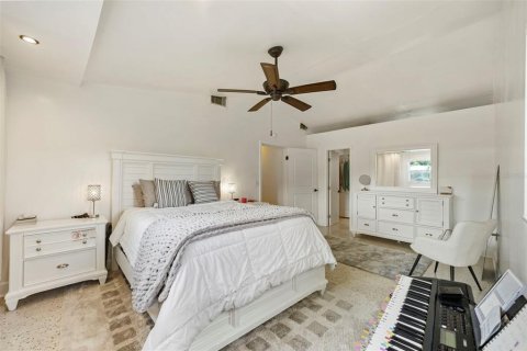 House in Tampa, Florida 4 bedrooms, 148.83 sq.m. № 1845395 - photo 17