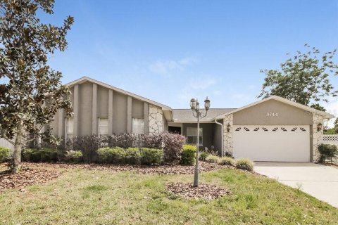 Casa en alquiler en Orlando, Florida, 3 dormitorios, 180.6 m2 № 1914521 - foto 1