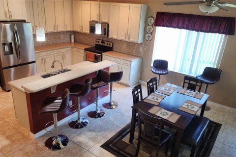Casa en venta en Kissimmee, Florida, 5 dormitorios, 290.04 m2 № 2237463 - foto 7
