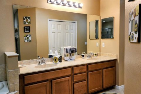 Casa en venta en Kissimmee, Florida, 5 dormitorios, 290.04 m2 № 2237463 - foto 23