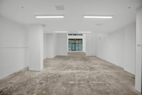 Купить коммерческую недвижимость в Майами, Флорида № 1958750 - фото 9