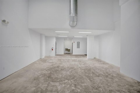 Купить коммерческую недвижимость в Майами, Флорида № 1958750 - фото 17