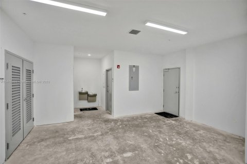 Купить коммерческую недвижимость в Майами, Флорида № 1958750 - фото 12