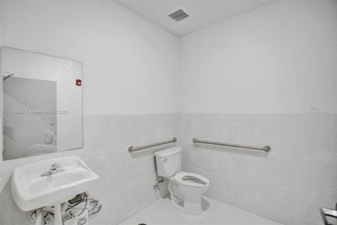 Купить коммерческую недвижимость в Майами, Флорида № 1958750 - фото 24