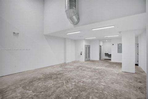 Купить коммерческую недвижимость в Майами, Флорида № 1958750 - фото 15