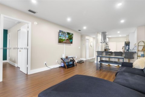 House in Coconut Creek, Florida 2 bedrooms, 91.69 sq.m. № 2041018 - photo 7