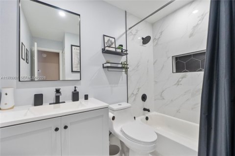 House in Coconut Creek, Florida 2 bedrooms, 91.69 sq.m. № 2041018 - photo 17