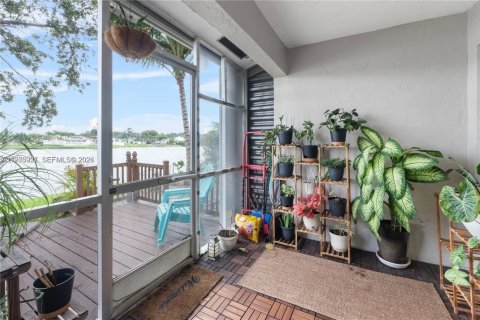 House in Coconut Creek, Florida 2 bedrooms, 91.69 sq.m. № 2041018 - photo 18