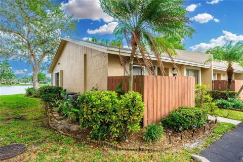 House in Coconut Creek, Florida 2 bedrooms, 91.69 sq.m. № 2041018 - photo 24