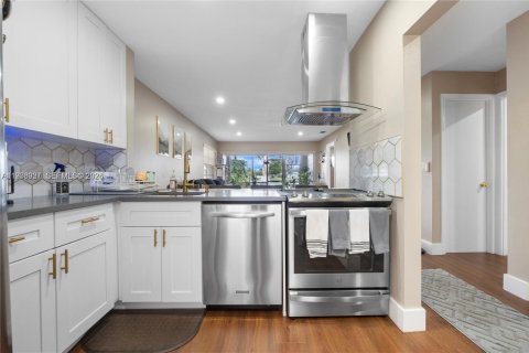 House in Coconut Creek, Florida 2 bedrooms, 91.69 sq.m. № 2041018 - photo 3