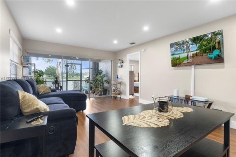 House in Coconut Creek, Florida 2 bedrooms, 91.69 sq.m. № 2041018 - photo 6