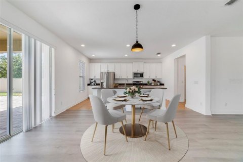 House in Winter Garden, Florida 5 bedrooms, 342.81 sq.m. № 1877384 - photo 5