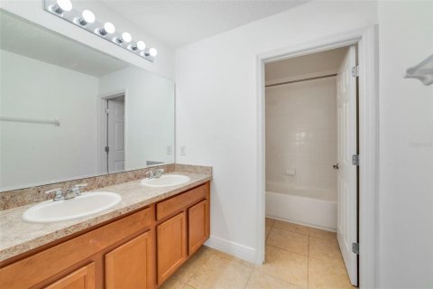 House in Winter Garden, Florida 5 bedrooms, 342.81 sq.m. № 1877384 - photo 16