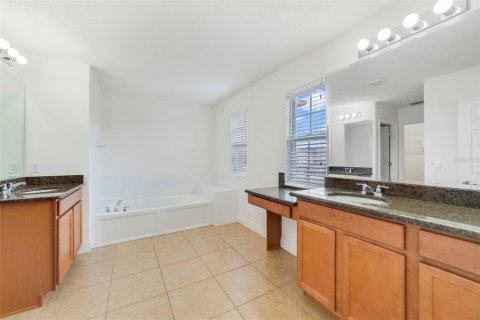 House in Winter Garden, Florida 5 bedrooms, 342.81 sq.m. № 1877384 - photo 10