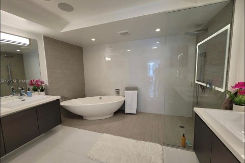 Copropriété à louer à Sunny Isles Beach, Floride: 3 chambres, 175.77 m2 № 1703001 - photo 11