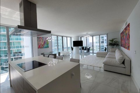 Copropriété à louer à Sunny Isles Beach, Floride: 3 chambres, 175.77 m2 № 1703001 - photo 1