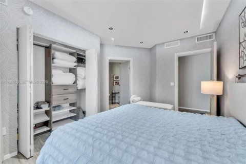 Condo in Miami, Florida, 2 bedrooms  № 1989467 - photo 12