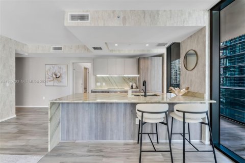 Condo in Miami, Florida, 2 bedrooms  № 1989467 - photo 2