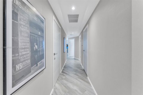 Condo in Miami, Florida, 2 bedrooms  № 1989467 - photo 9