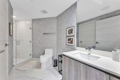 Condo in Miami, Florida, 2 bedrooms  № 1989467 - photo 13