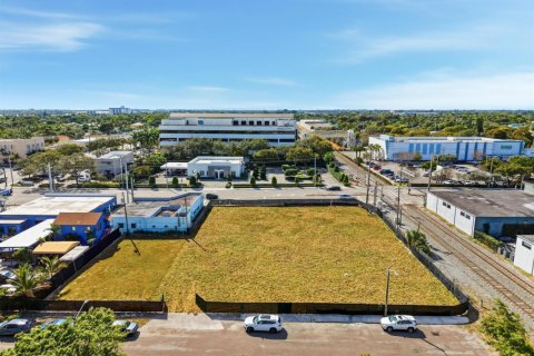 Immobilier commercial à West Palm Beach, Floride № 2087643