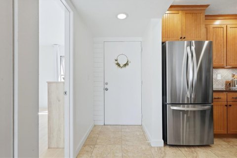Copropriété à louer à Sarasota, Floride: 2 chambres, 89.84 m2 № 2417035 - photo 3
