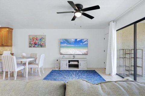 Copropriété à louer à Sarasota, Floride: 2 chambres, 89.84 m2 № 2417035 - photo 4