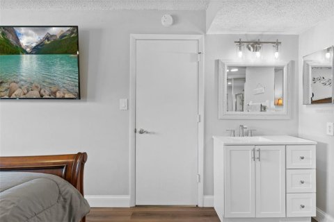 Condo in Port Charlotte, Florida, 3 bedrooms  № 1798287 - photo 17