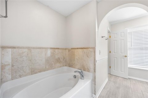 Villa ou maison à vendre à Deltona, Floride: 4 chambres, 280.19 m2 № 2436827 - photo 25