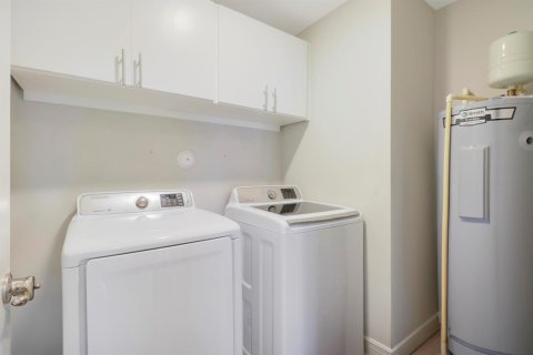 Купить виллу или дом в Уэст-Палм-Бич, Флорида 3 комнаты, 132.39м2, № 2085816 - фото 19