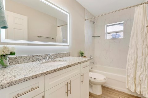 Купить виллу или дом в Уэст-Палм-Бич, Флорида 3 комнаты, 132.39м2, № 2085816 - фото 21