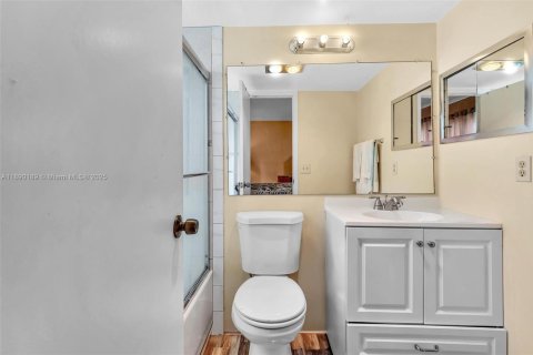 Condominio en venta en Deerfield Beach, Florida, 1 dormitorio, 65.03 m2 № 1947912 - foto 24