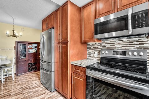 Condominio en venta en Deerfield Beach, Florida, 1 dormitorio, 65.03 m2 № 1947912 - foto 16