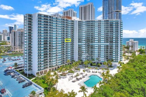 Condo in Sunny Isles Beach, Florida, 1 bedroom  № 1779711 - photo 20