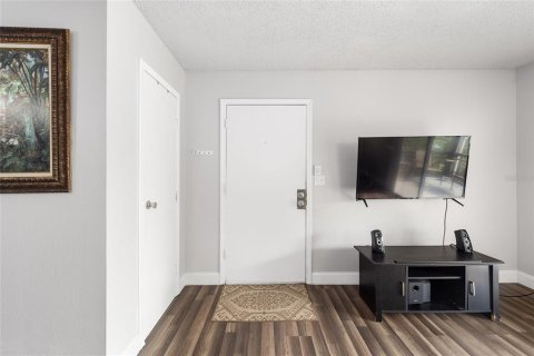 Condo in Gainesville, Florida, 1 bedroom № 2112851 - photo 4