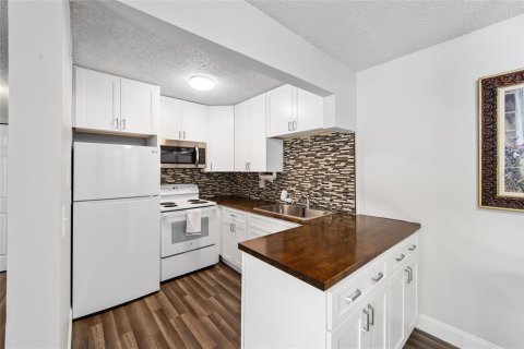 Condo in Gainesville, Florida, 1 bedroom № 2112851 - photo 9